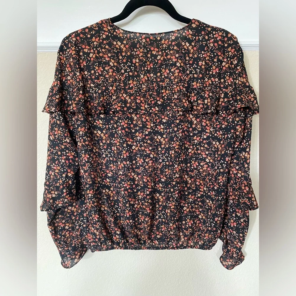 Max Studio Ruffle sleeves top - Picture 2 of 5